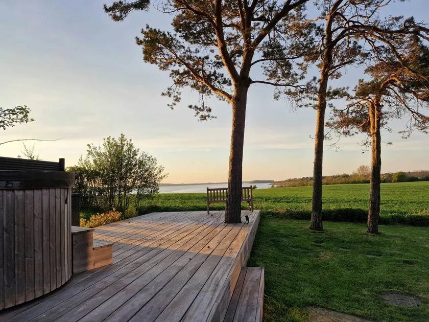 House with terrace, hot tub & garden | Water view - Image 1