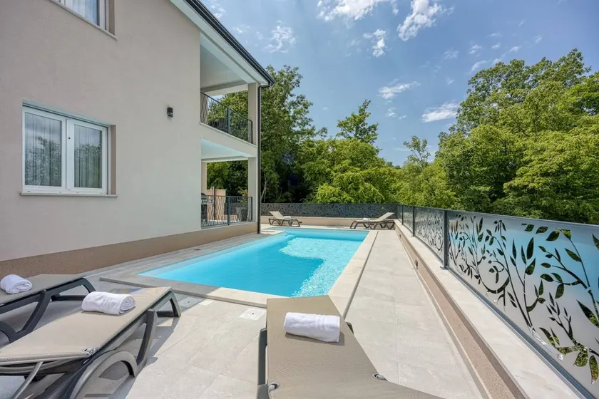 Villa mit Whirlpool, privatem Pool und Garten - Image 1