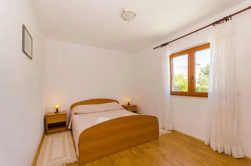 Apartment with garden, barbecue & terrace | Garden view - Image 1
