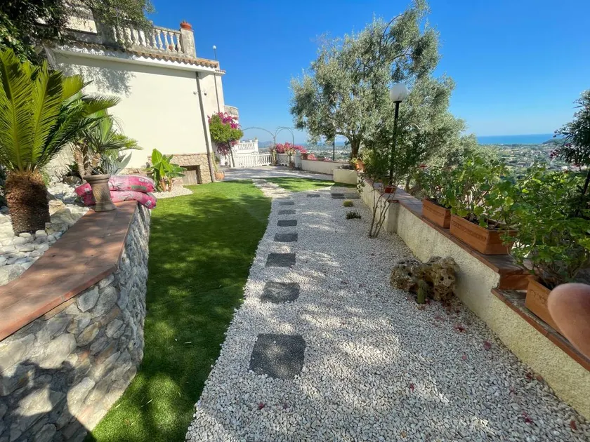Apartment 'B' with Sea View, Garden, Private Terrace, and Wi-Fi - Image 1