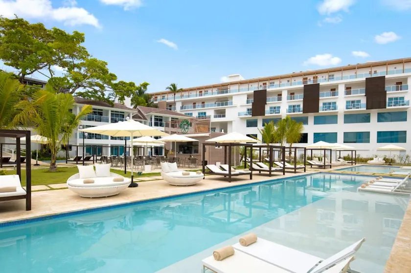 Flat with terrace, pool & garden | Next to the beach - Image 1