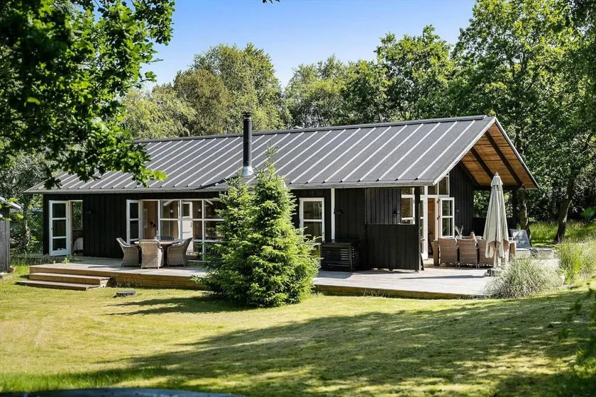 Fully equipped spacious house with terrace, sauna & barbeque - Image 1
