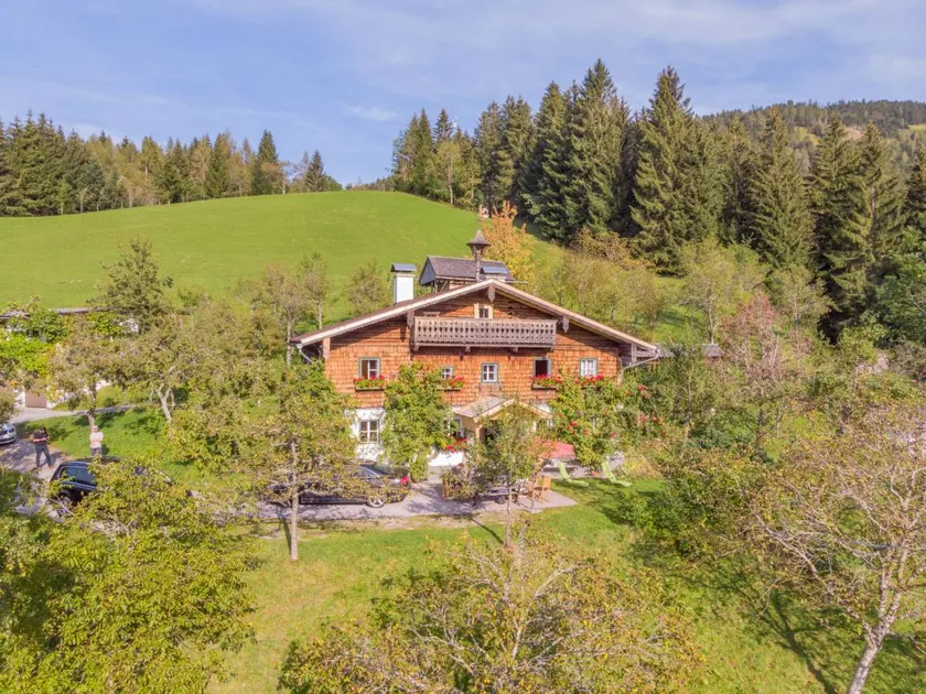 Holiday home with BBQ & garden | Mountain view - Image 1