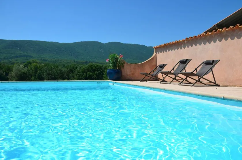 Family-oriented house with terrace, garden & pool | Suitable for remote work - Image 1