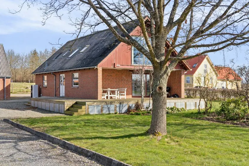 Renovated house with view and large terrace - Image 1