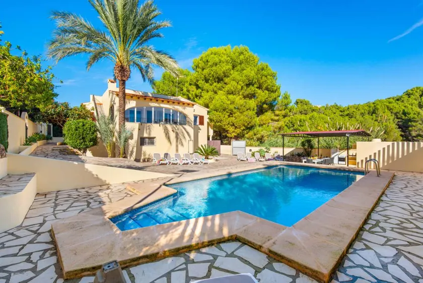 Fully equipped villa with private pool, barbecue & terrace - Image 1