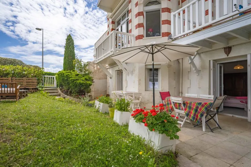 Agréable appartement adapté aux familles avec terrasse, jardin et barbecue | Vue plage | À côté de la plage | Parfait pour le travail à distance | Avec animaux admis - Image 1