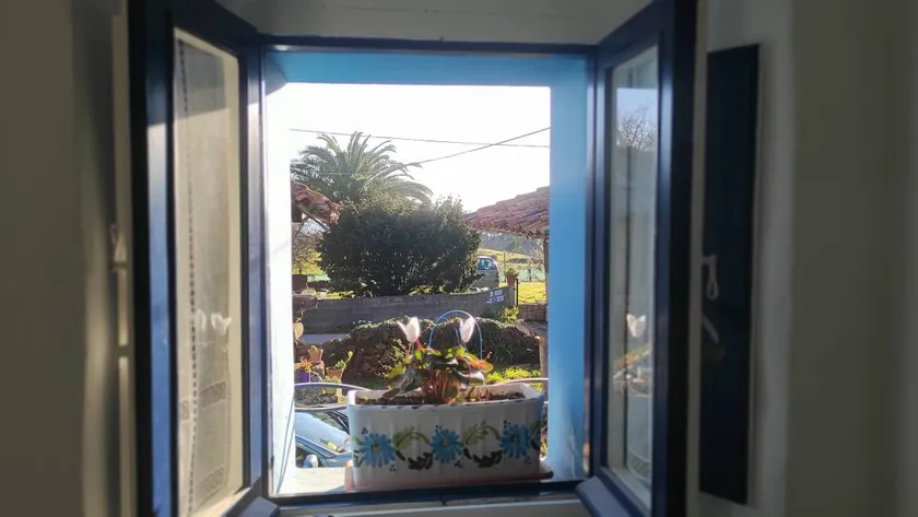 Holiday home with garden, barbecue & terrace | Mountain view - Image 1