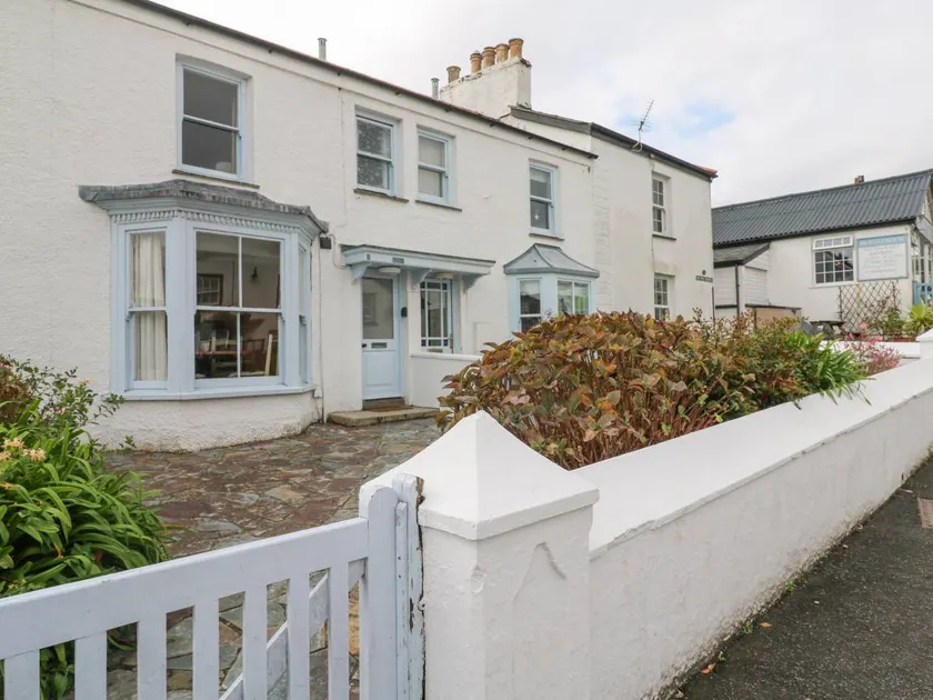 Cottage with barbeque & garden | Beach view - Image 1