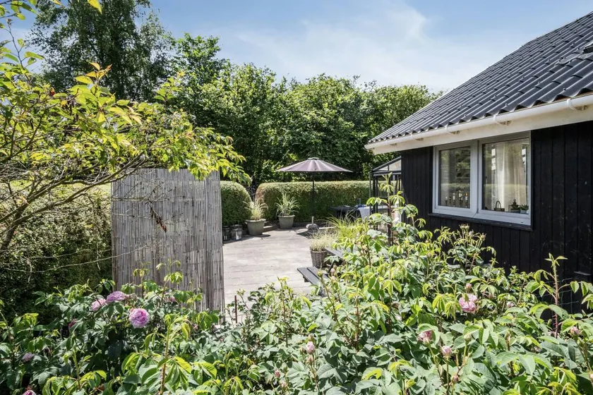 Cozy summer house close to the beach - Image 1