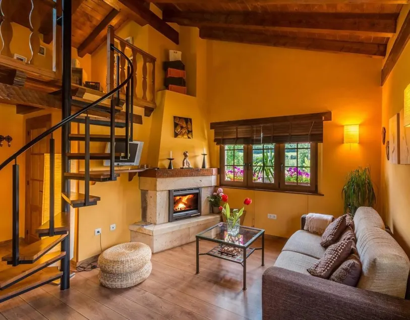 Casa Susi with Mountain Views, Private Terrace, and Wi-Fi - Image 1
