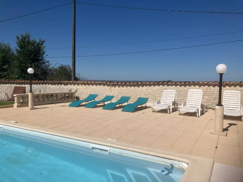 Guest Room 'Lavande 4 Persons' with Shared Pool, Shared Terrace and Wi-Fi - Image 1