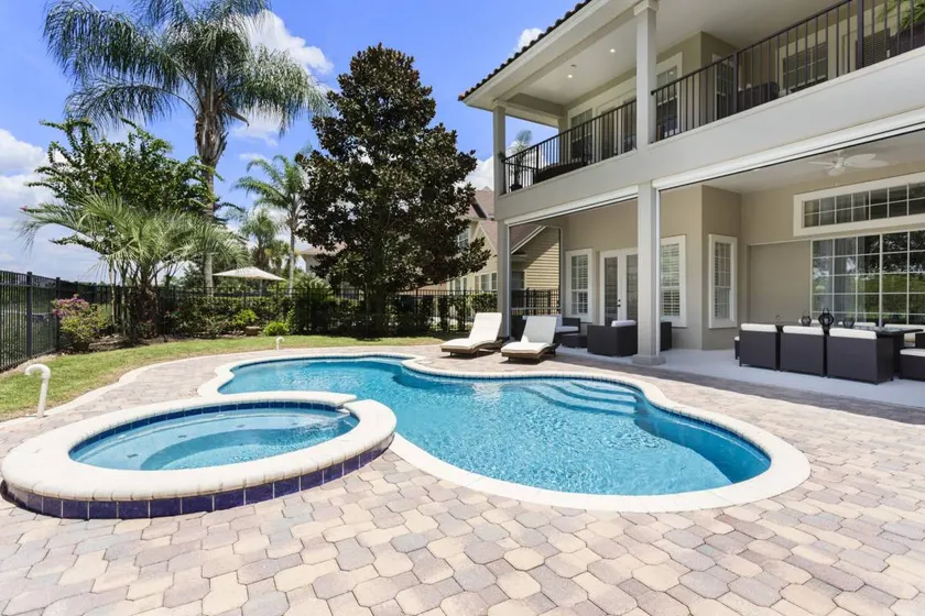 Charmante villa adaptée aux familles avec barbecue, piscine privée et jacuzzi | Vue golf - Image 1