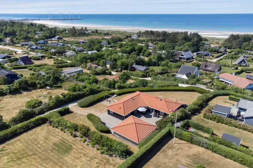 Child-friendly wonderful holiday home with hot tub & terrace | Sea view | Pets are welcome - Image 1