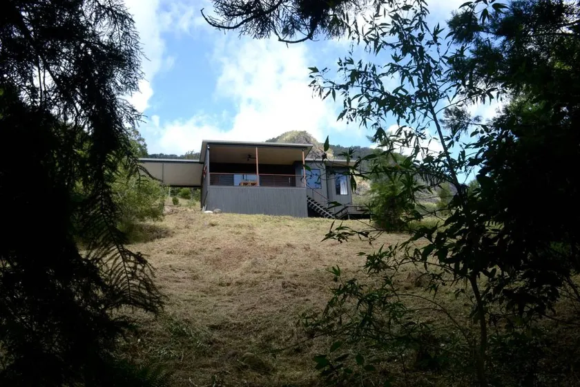 Modern Cabin with Panoramic Nature Views in Lamington, Queensland, Australia - Image 1