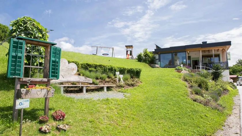Family-oriented beautiful flat with garden & sauna | Suitable for remote work | Dogs allowed - Image 1