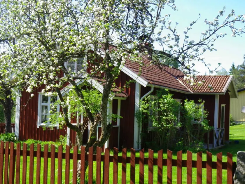 Maison avec barbecue, terrasse et jardin - Image 1