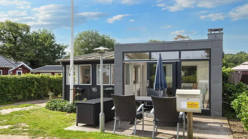House with terrace, garden & barbeque - Image 1