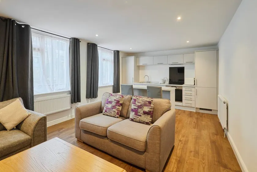 Apartment with garden - Image 1