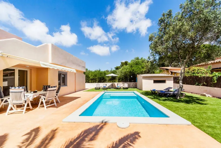 Fully equipped lovely villa with garden, terrace & private pool | Sea view - Image 1