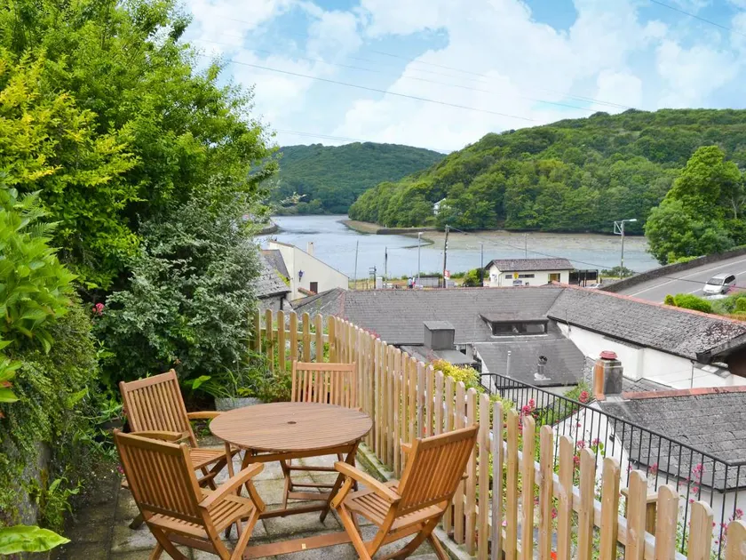 Child-friendly cottage with terrace & garden | River view - Image 1