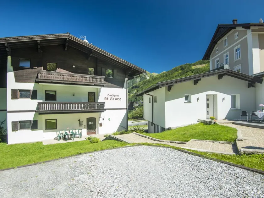 Flat with garden | Mountain view - Image 1