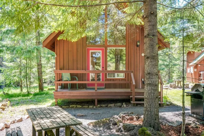 Affordable and Romantic Couples' Cabin Rental near Gifford Pinchot National Forest, Washington - Image 1