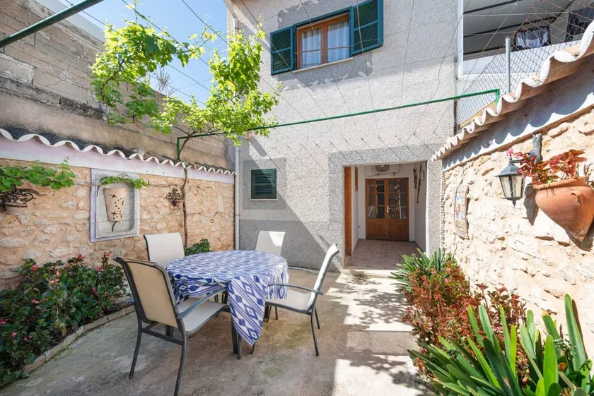 Nice chalet with terrace - Image 1