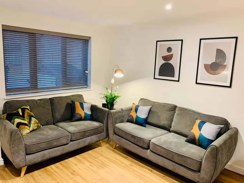 Child-friendly house with garden | City view | Good for workation - Image 1