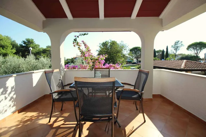 Holiday apartment with garden & terrace - Image 1