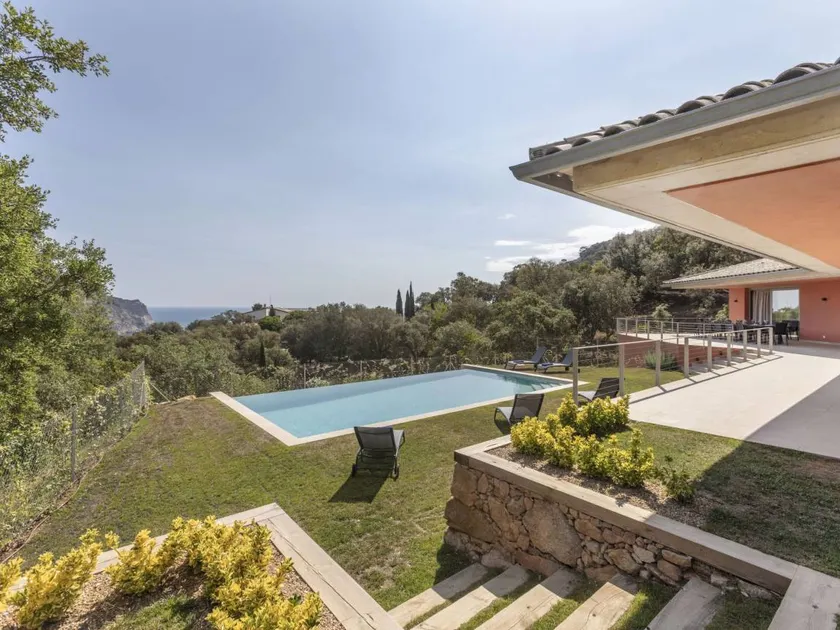 Family-oriented beautiful house with private pool, barbeque & terrace | Perfect for remote work - Image 1
