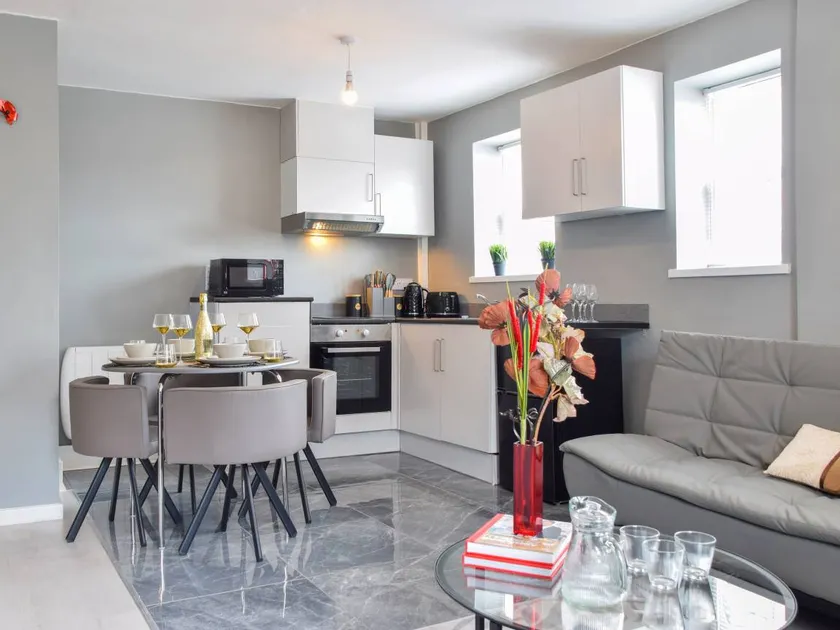 Holiday apartment with garden - Image 1