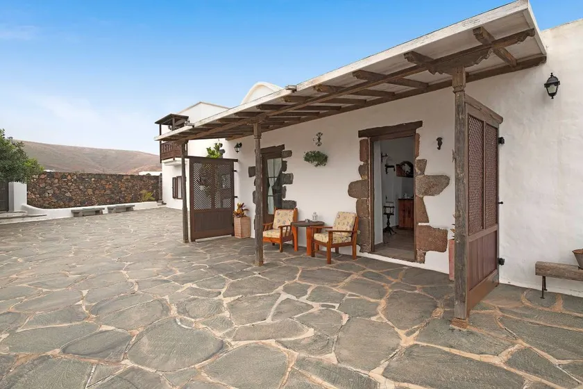 Holiday home with terrace, garden & barbecue | Mountain view - Image 1