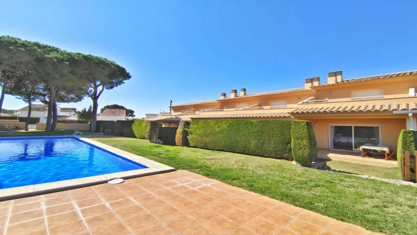 Agréable villa conviviale et familiale avec terrasse, jardin et piscine - Image 1