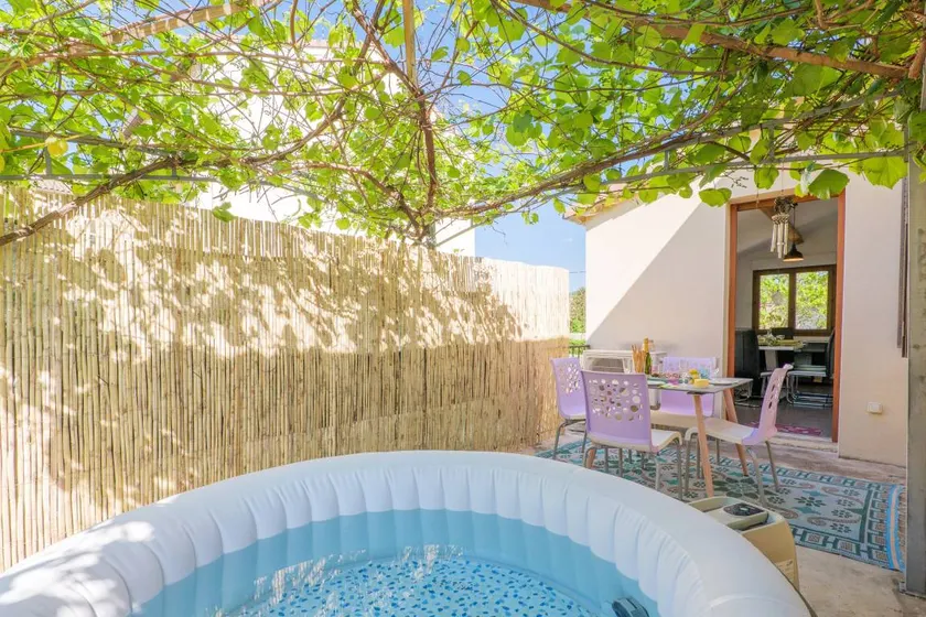 Cottage with hot tub, terrace & BBQ | City view - Image 1