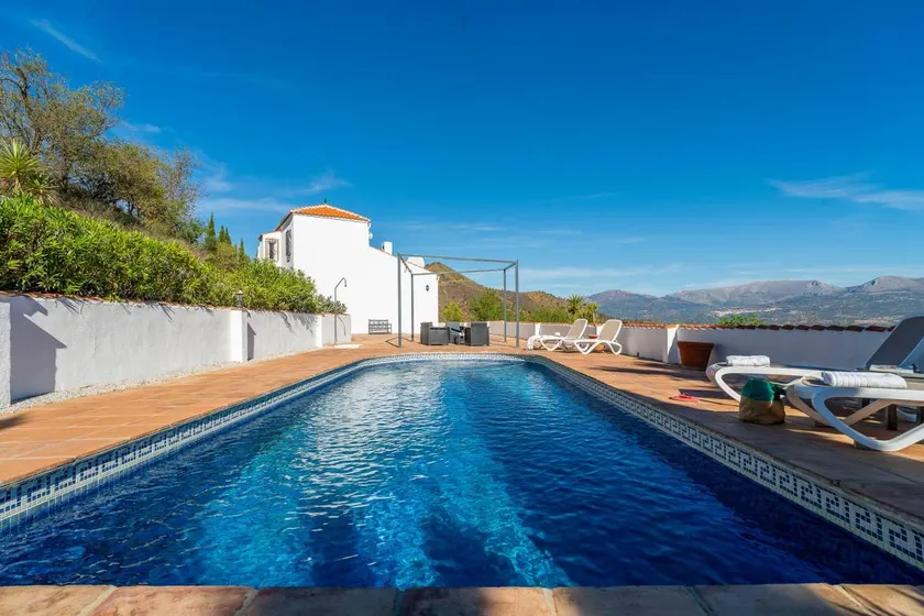 Fully equipped ample villa with terrace, private pool & barbeque | Mountain view | Pets allowed - Image 1