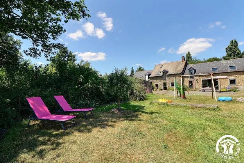 Ferienunterkunft mit Terrasse, Garten und Pool - Image 1