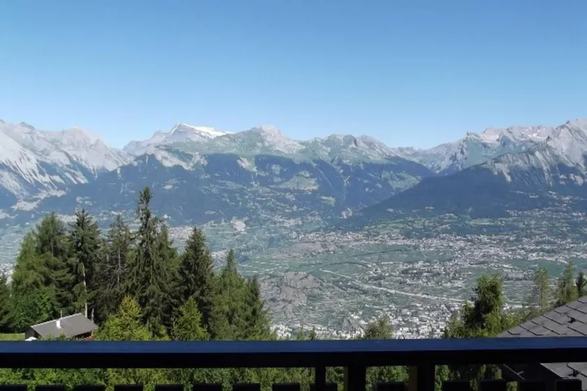 Apartment with garden | Mountain view - Image 1