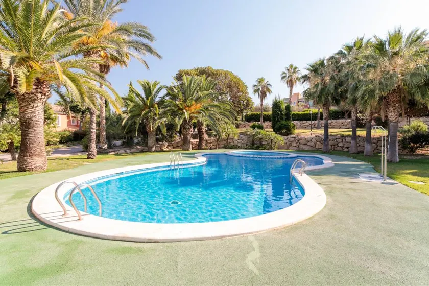 Ferienwohnung mit Pool, Terrasse und Garten | Bergblick - Image 1