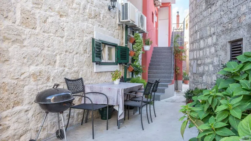 Nice flat with BBQ & terrace | Pets allowed - Image 1