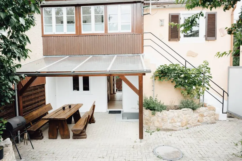 Holiday home with BBQ, garden & terrace | Garden view - Image 1