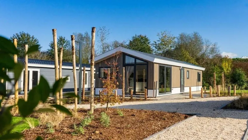 Modern chalet with dishwasher, near a nature reserve - Image 1