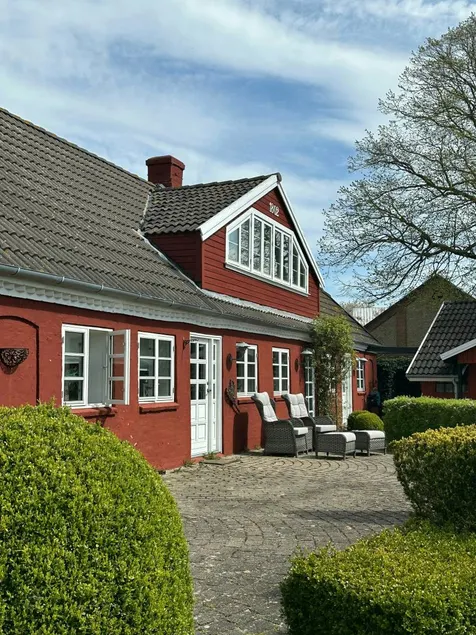 Historic farmhouse from 1802 near Øster Hurup - Image 1