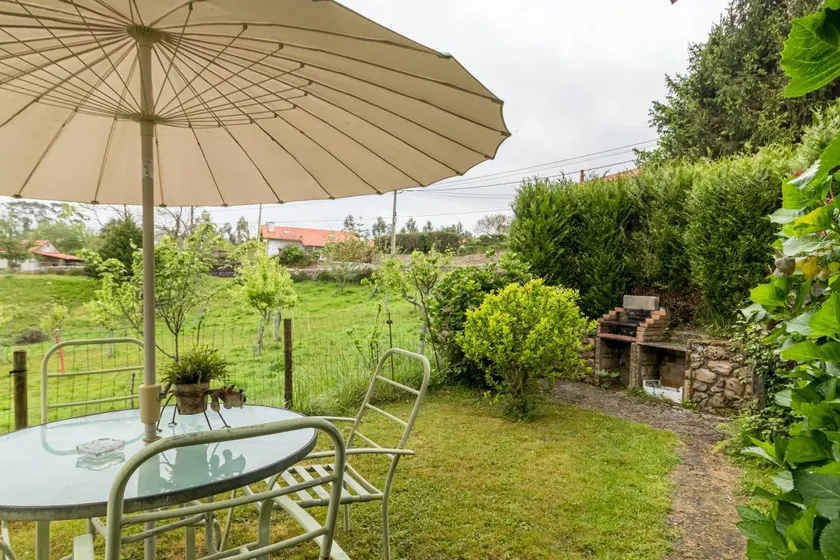 Holiday apartment with terrace, barbecue & garden | Mountain view - Image 1