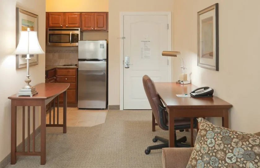 Studio Suite 2 Queen Non Smoke - Image 1