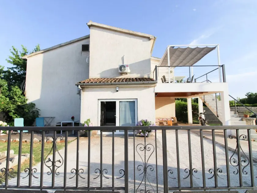 Flat with barbecue & terrace - Image 1