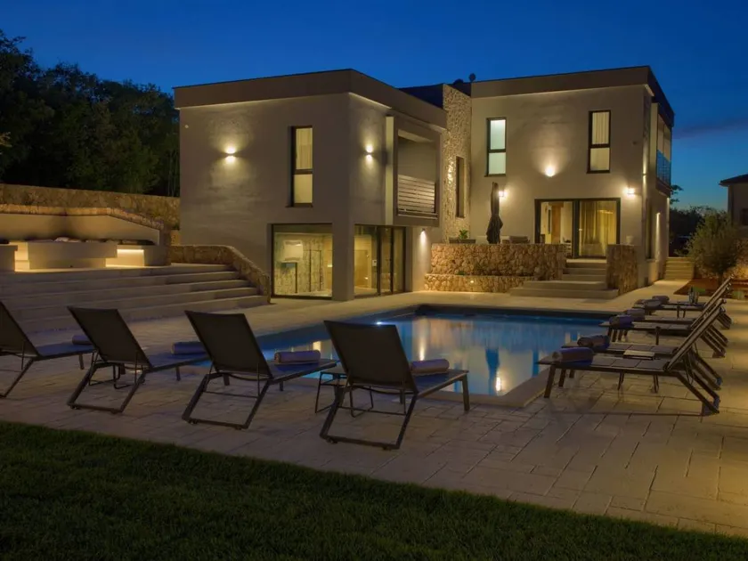 House with terrace, private pool & barbecue - Image 1
