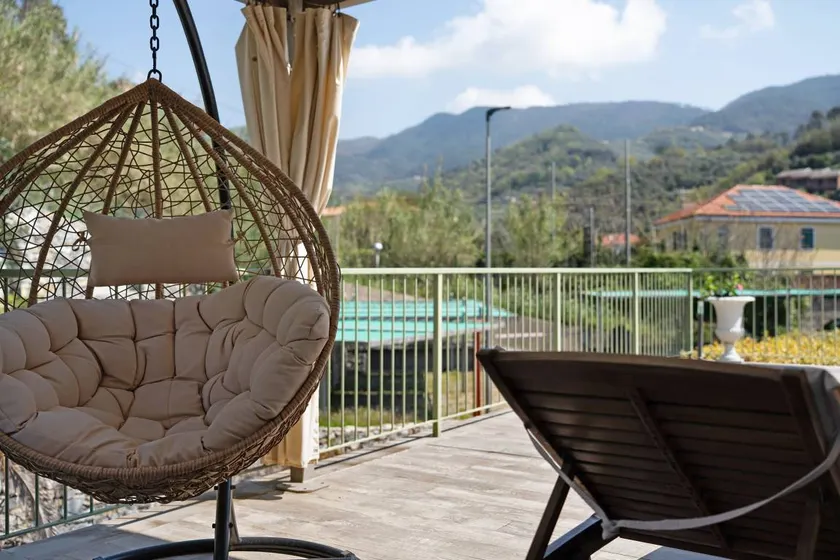 Private room with jacuzzi, terrace & garden | Garden view | Next to the beach - Image 1