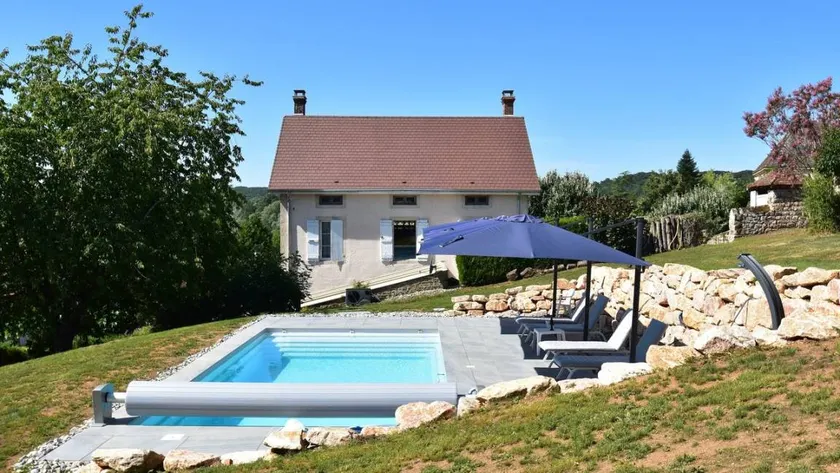 Charmantes Ferienhaus mit Pool, Garten und Terrasse - Image 1