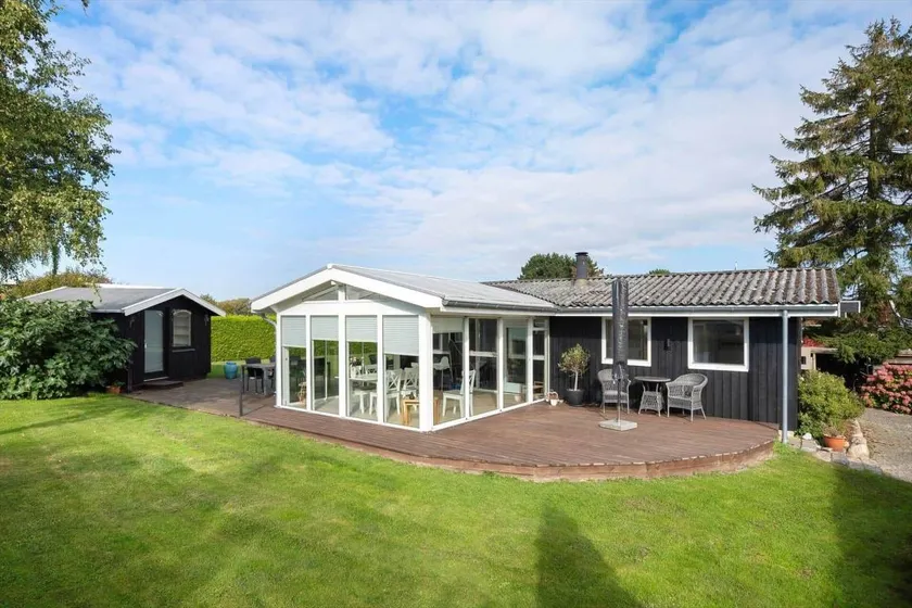 Pleasant house with barbeque & terrace - Image 1